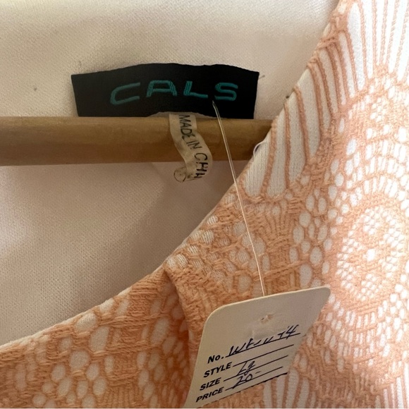 Dress Nectar Peach Floral Perforated Fit & Flare Womens Size 6. Built in slip. - Picture 4 of 6